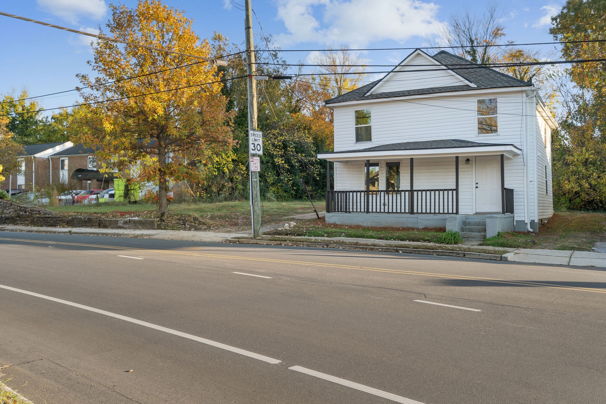 Building Photo - 1310 Oakwood Ave