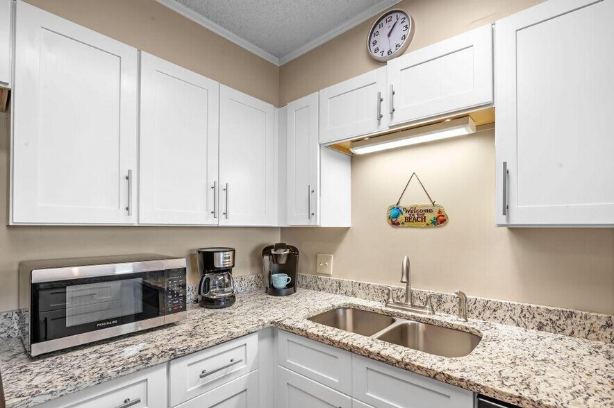 Building Photo - 1516 Sandpiper Ln