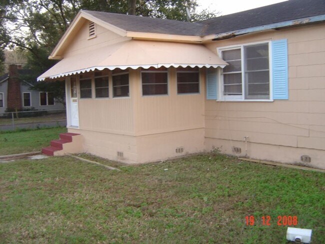 Building Photo - Charming Home in Tranquil Norwood Area