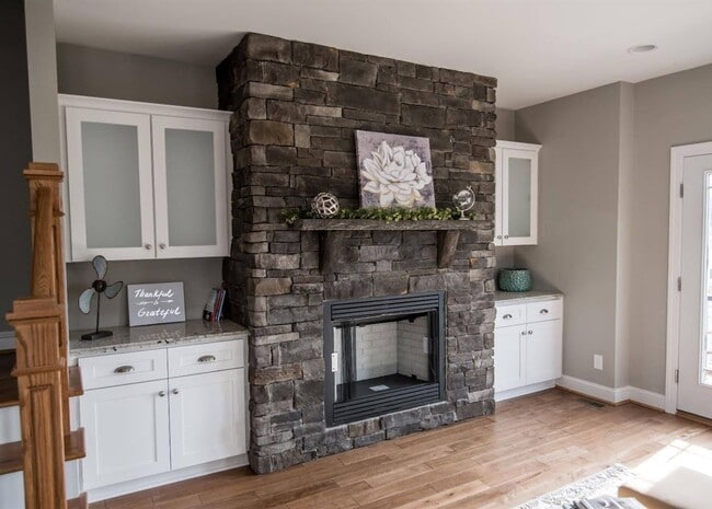 Building Photo - Beautiful 3 Bedroom Townhome in Forest