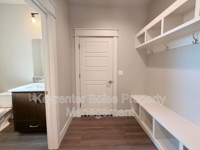 Building Photo - 4400 E Wedge St