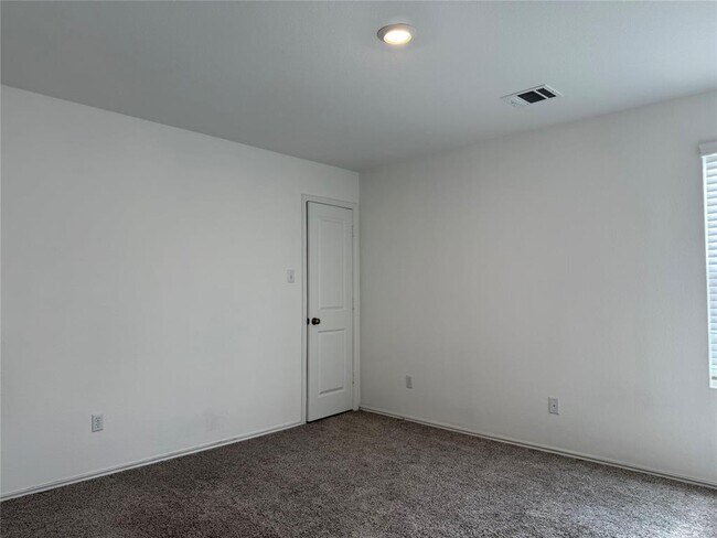 Building Photo - 404 Milliner Lp