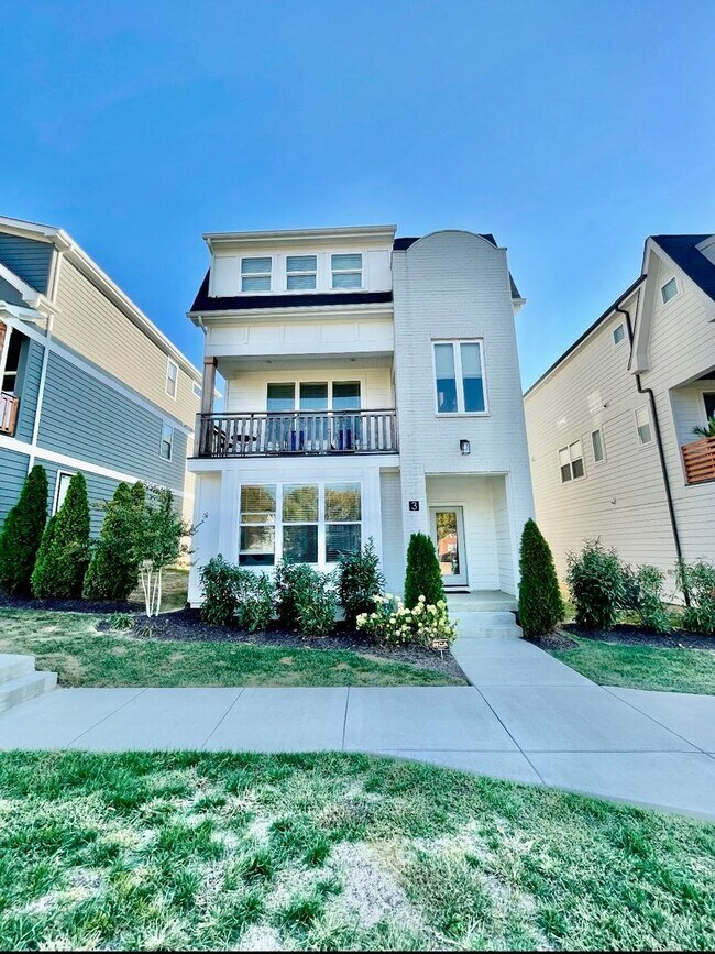 Building Photo - **HIGH-END EAST NASHVILLE HOME IN A 32-HOM...