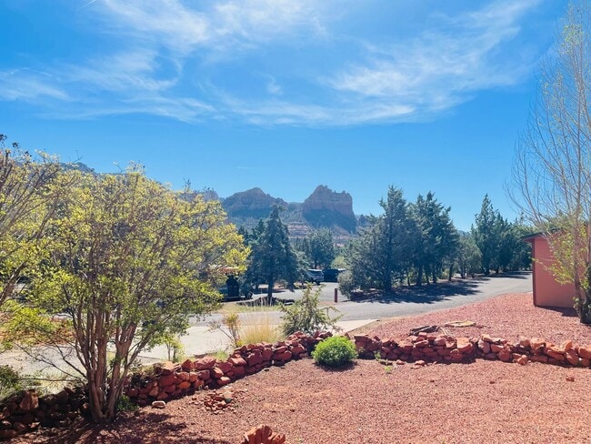 Building Photo - 520 Jordan Rd