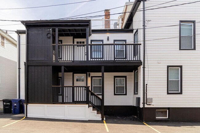 Building Photo - 42 White St Pl