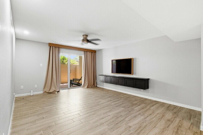 Building Photo - 2233 E Highland Ave