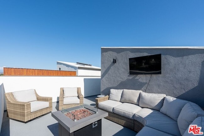 Building Photo - 4912 S Centinela Ave