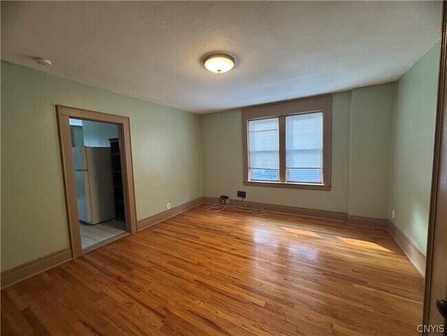 Building Photo - 409 Milton Ave