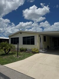 Building Photo - 1045 Great Lakes Dr