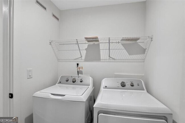 Building Photo - 608 Avondale Pk Cir