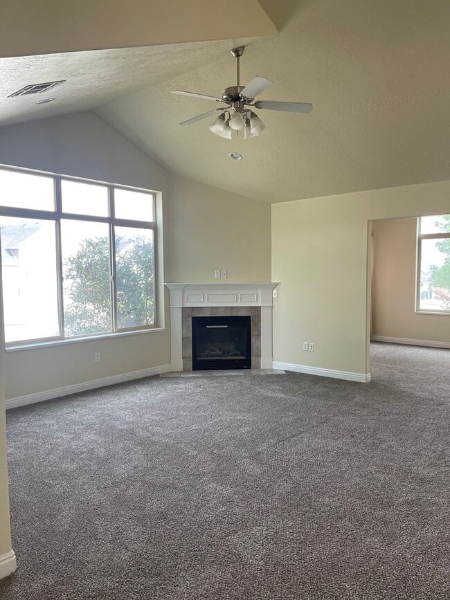 Building Photo - Beautiful Lehi home for rent!