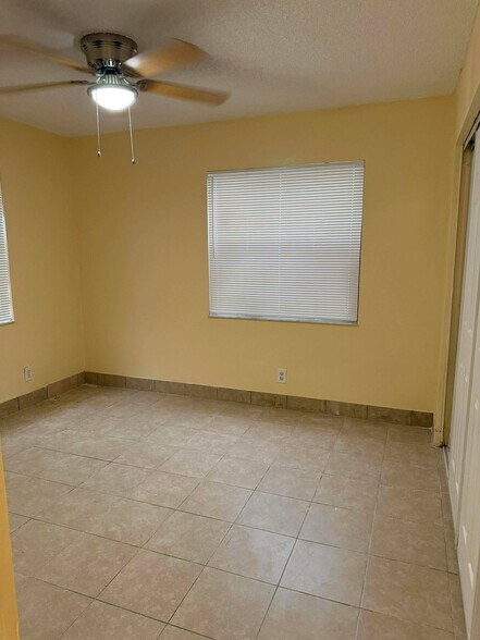 Building Photo - 501 W 1st St