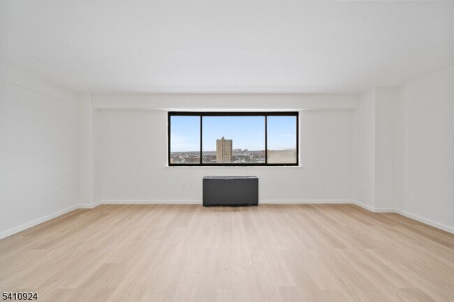 Building Photo - 275 Prospect St