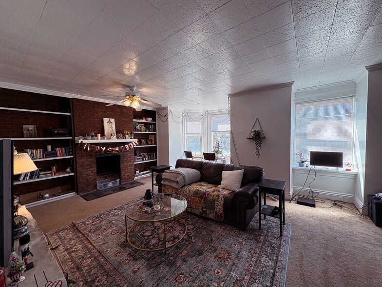 Building Photo - 627 S Negley Ave