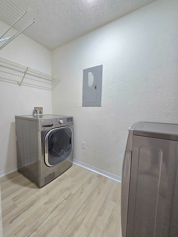 Building Photo - 4240 Summer Landing Dr