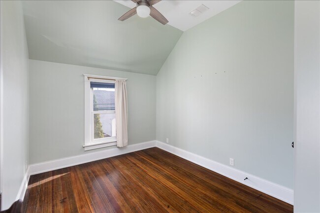 Building Photo - 18 N Main St