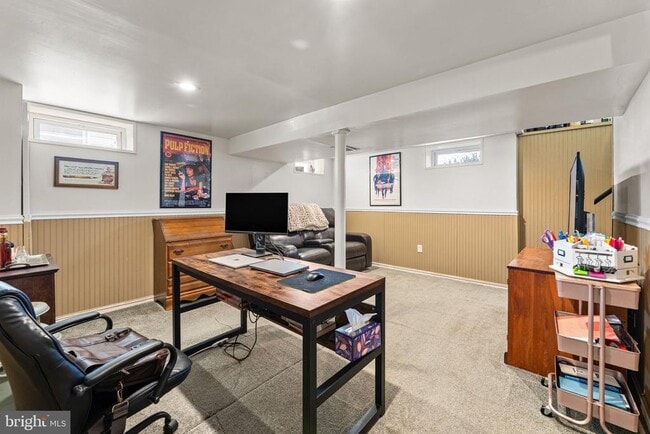 Building Photo - 268 Maple Ave