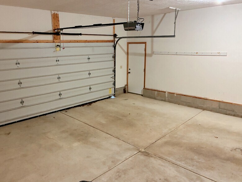 Building Photo - 1248 Boettler Rd