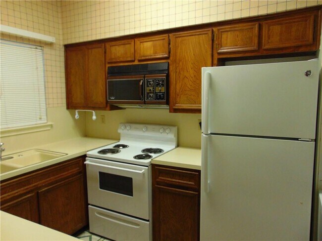 Building Photo - 3115 Tom Green St