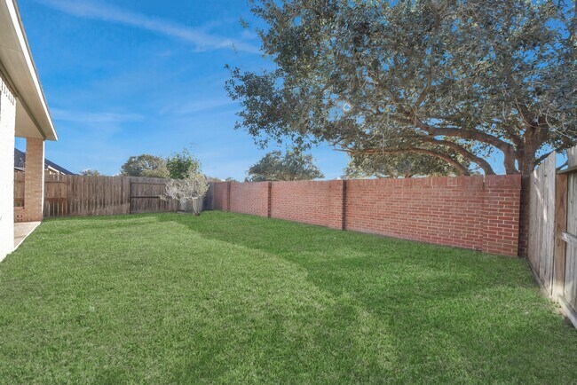 Building Photo - 8114 Silverspot Ln