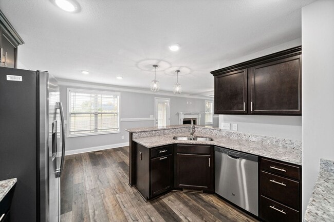 Building Photo - Pet Friendly Three Bedroom with Bonus!