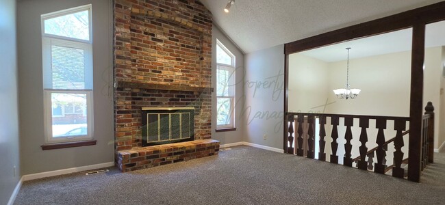 Building Photo - 13944 S Raintree Dr