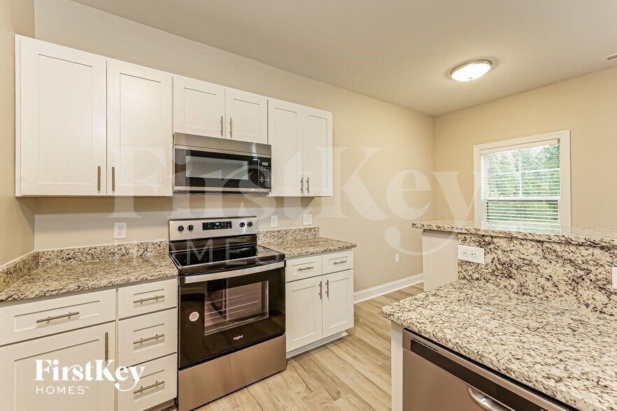 Building Photo - 2121 Ledford Rd