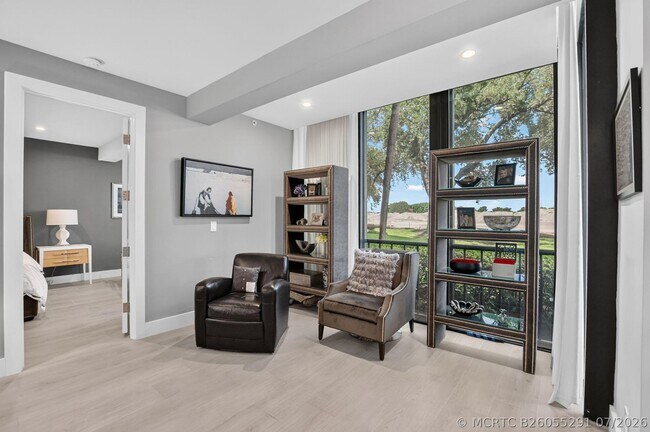 Building Photo - 7847 Lakeside Blvd