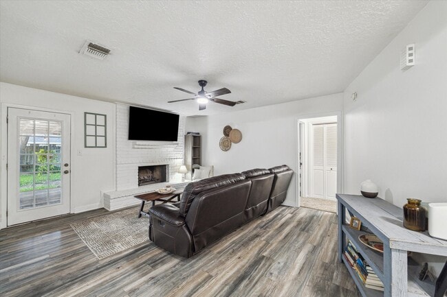 Building Photo - 5618 Village Way Dr.