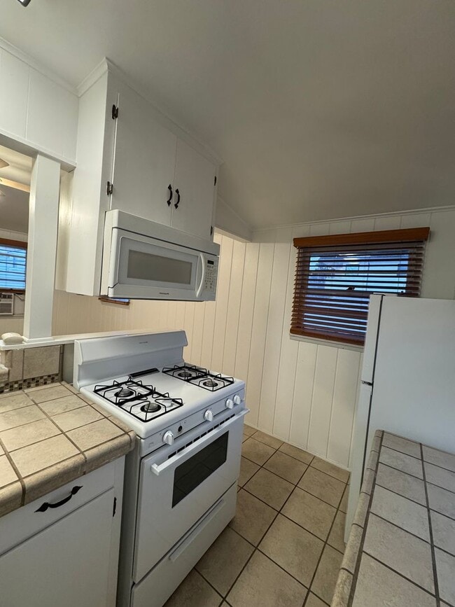 Building Photo - Charming studio apartment in the heart of ...