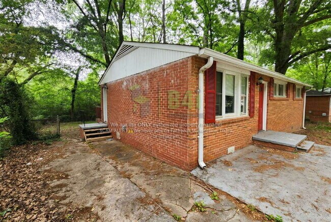 Building Photo - 324 Macedonia Rd SE