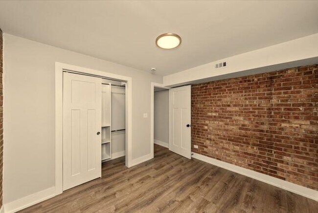 Building Photo - 2 bedroom in Chicago IL 60610