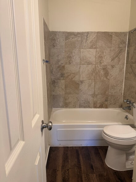 Building Photo - 701 Canada St