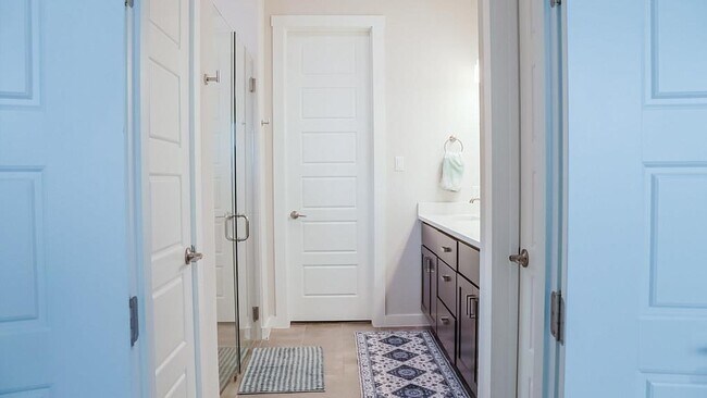 Building Photo - 1561 Sawmill Xing