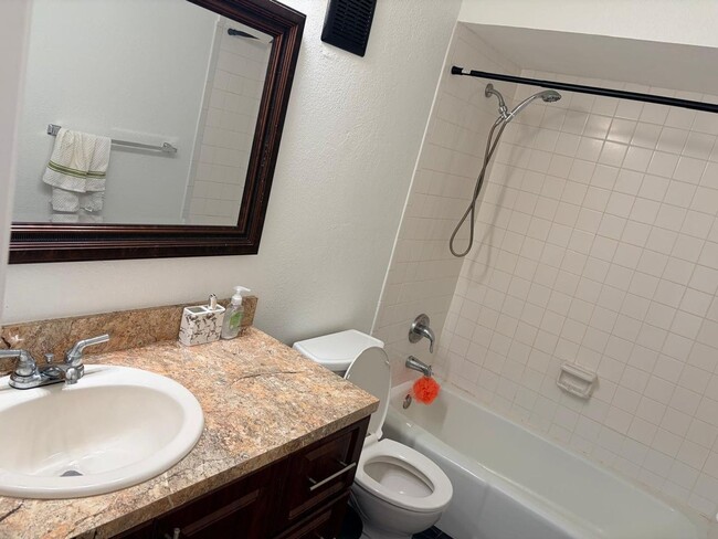 Building Photo - 1641 Fairway Rd