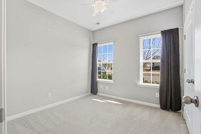 Building Photo - "Charming 3-Bed Oasis with 2 Full Baths in Ladson - 1,283 Sq Ft of Comfort!"