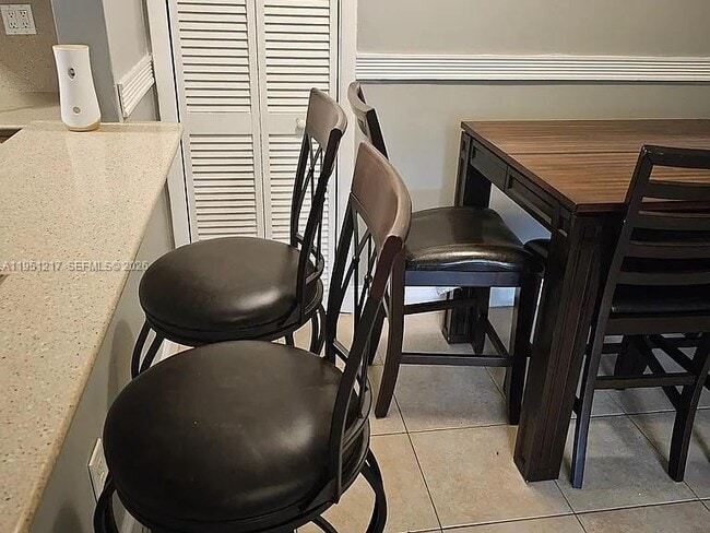 Building Photo - 1100 Salzedo St