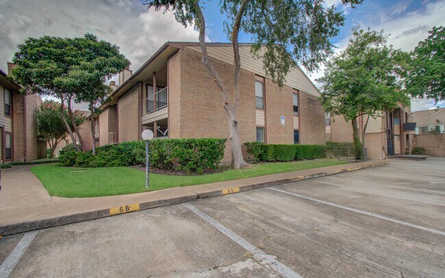 Building Photo - 9000 Bissonnet St