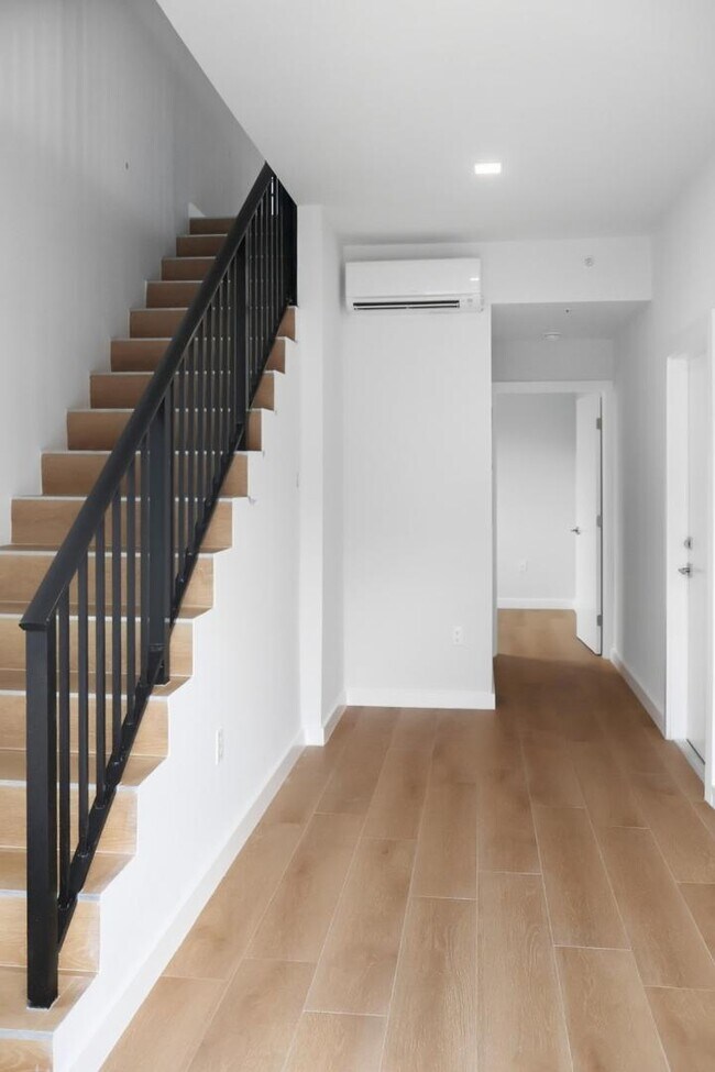 Building Photo - 1376 SW 4th St