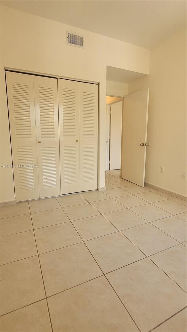 Building Photo - 7280 NW 114th Ave