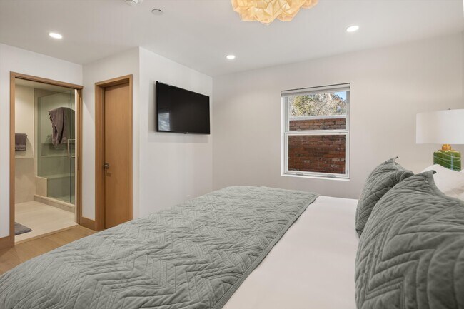 Building Photo - 447 E Cooper Ave