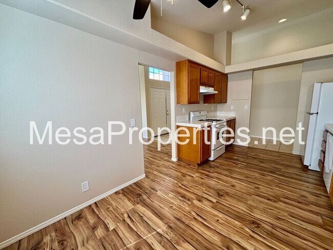Building Photo - 14390 Hillsborough Dr