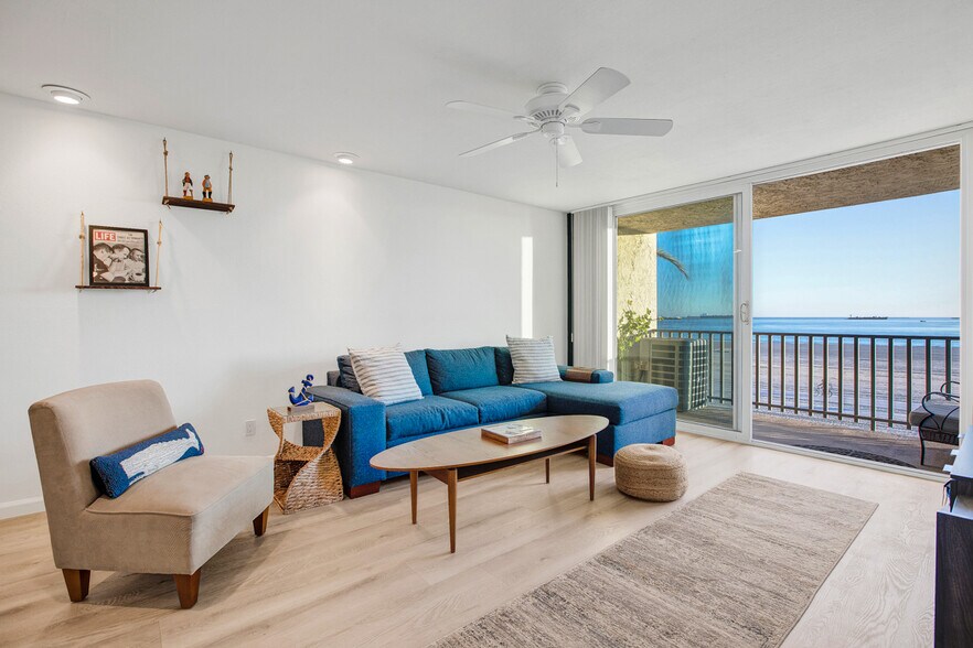 Building Photo - 1140 E Ocean Blvd