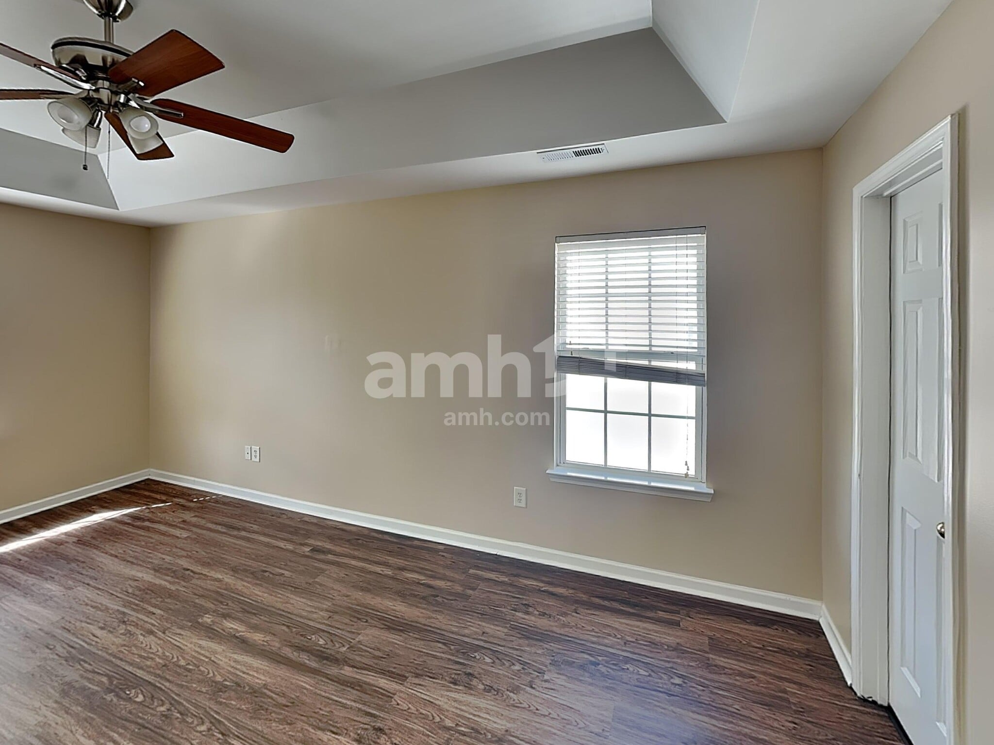 Building Photo - 1041 Vanguard Dr