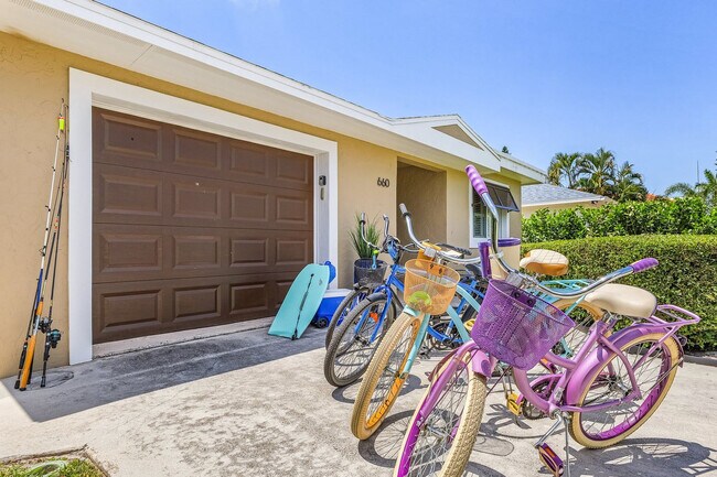 Building Photo - 660 100th Ave N