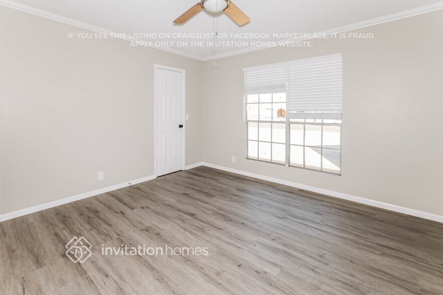 Building Photo - 7125 W Laurel Ln