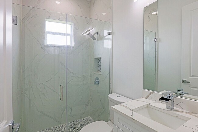 Building Photo - Duplex-929 Eisenhower Blvd Lehigh Acres, F...