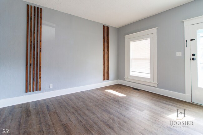 Building Photo - 614 N Temple Ave