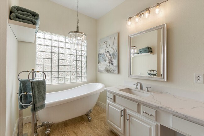 Building Photo - 457 Mariners Dr