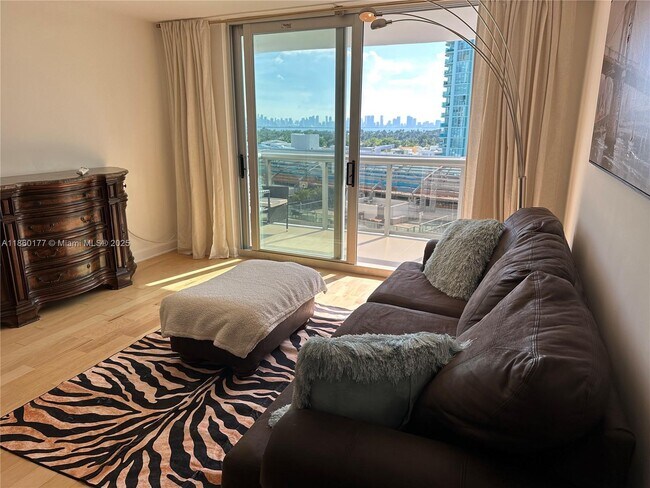 Building Photo - 6039 Collins Ave